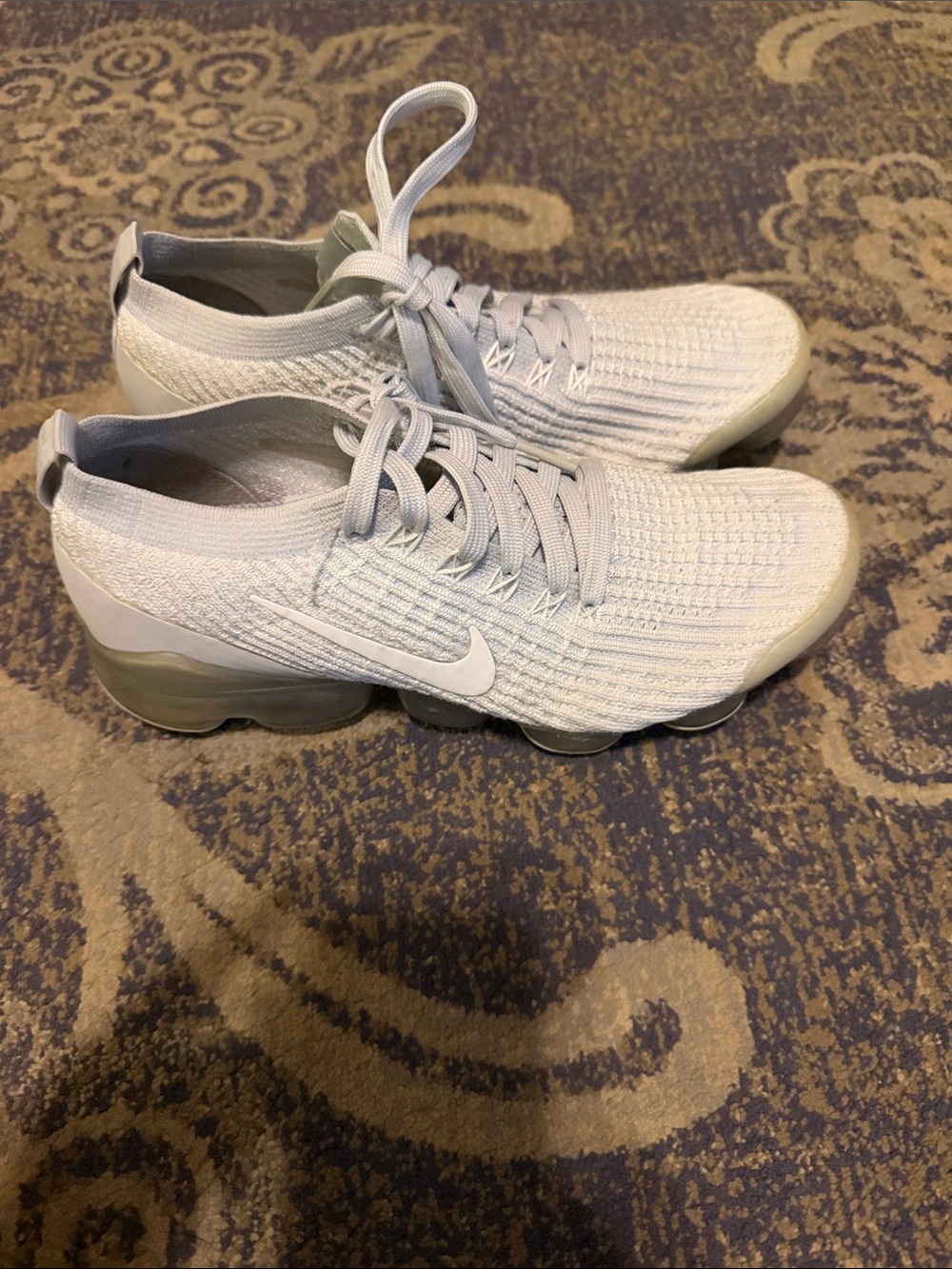 Nike Women’s Flyknit Vapormax Sneakers - Light Gray/White size 8